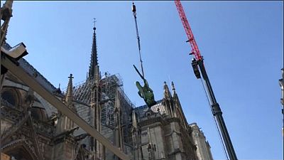 Parigi: Notre-Dame e le statue "volanti"