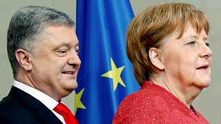 Ukraine : les deux candidats à la présidence font campagne en Europe occidentale