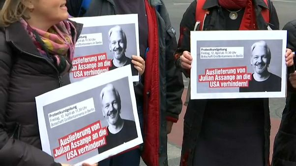 Defesa de Assange tenta evitar extradição para os EUA Defesa de Assange tenta evitar extradição para os EUA