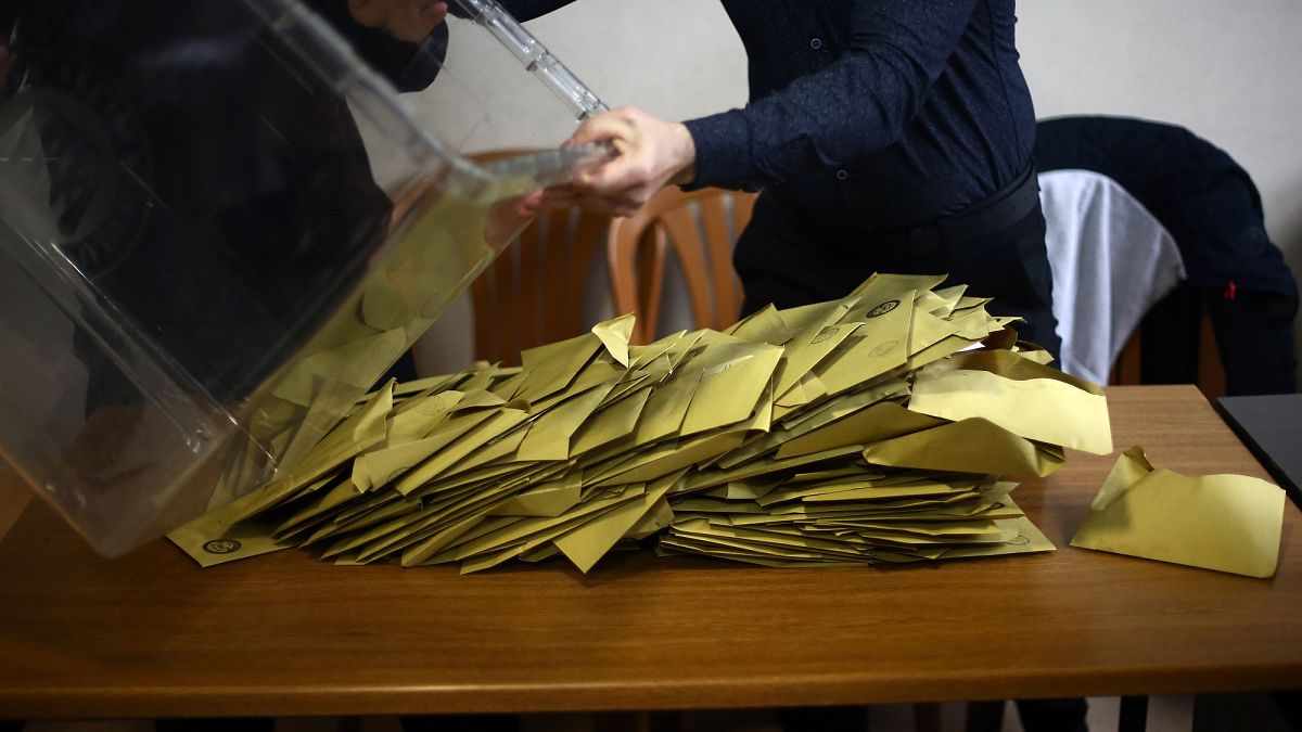 Maltepe'de oyların yarısından fazlası sayıldı