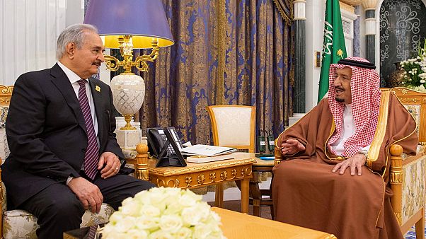 "وول ستريت جورنال": وعود سعودية بعشرات ملايين الدولارات لقوات حفتر للهجوم على طرابلس "وول ستريت جورنال": وعود سعودية بعشرات ملايين الدولارات لقوات حفتر للهجوم على طرابلس