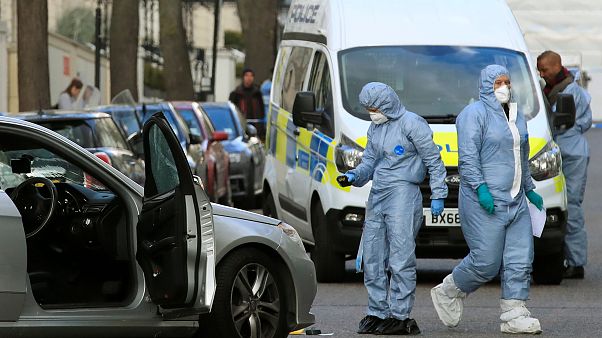 Polícia dispara contra carro em Londres Polícia dispara contra carro em Londres