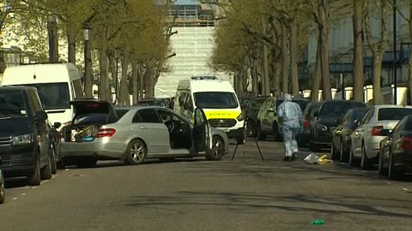 Szándékosan belehajtottak az ukrán nagykövet autójába Londonban Szándékosan belehajtottak az ukrán nagykövet autójába Londonban