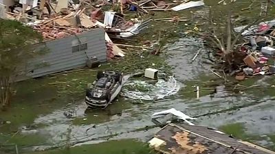 At least six hurt as tornado pounds small Texan town in the US