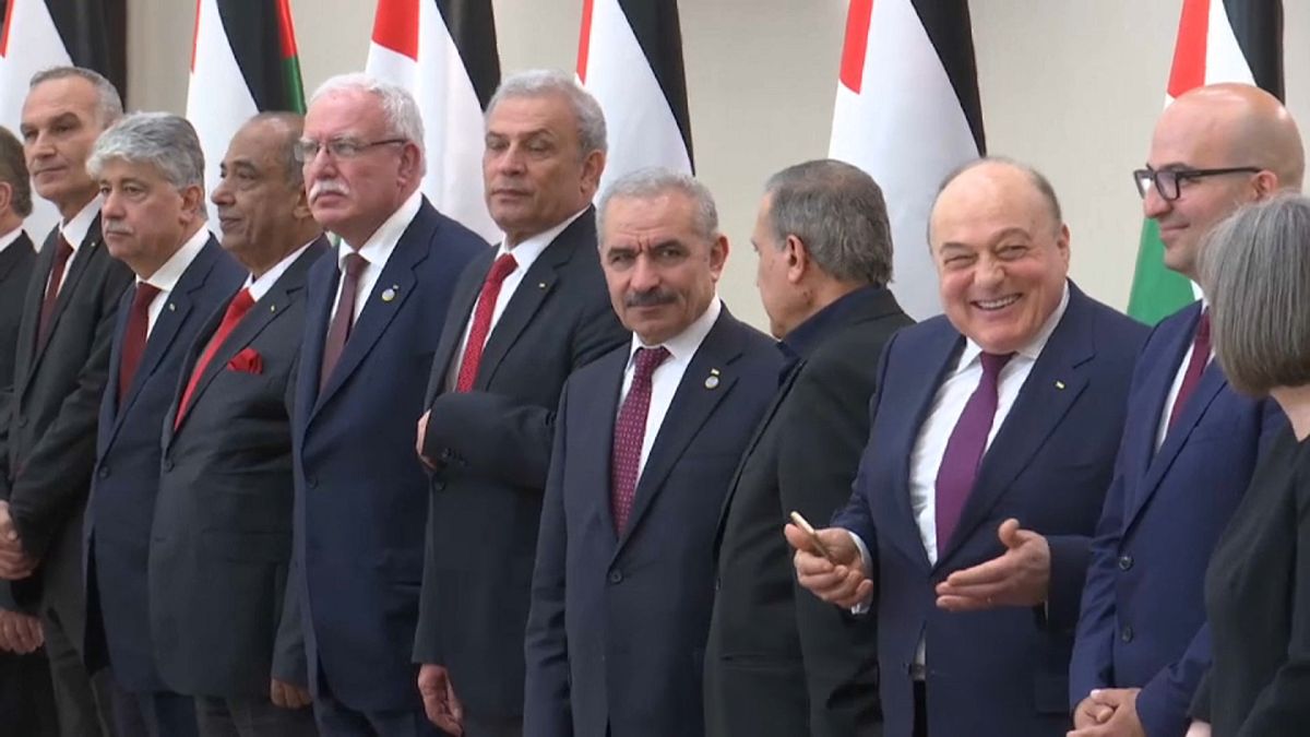 Palestinian Authority swears in new prime minister