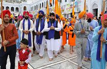 ویدئو؛ هزاران زائر هندی برای جشن سیک‌ها به پاکستان رفتند