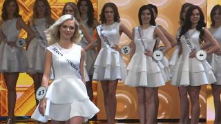 شاهد: منافسة كبيرة على لقب ملكة جمال روسيا في حفل بموسكو