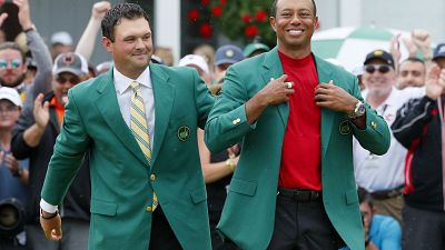 Tiger Woods se viste con su quinta "chaqueta verde"