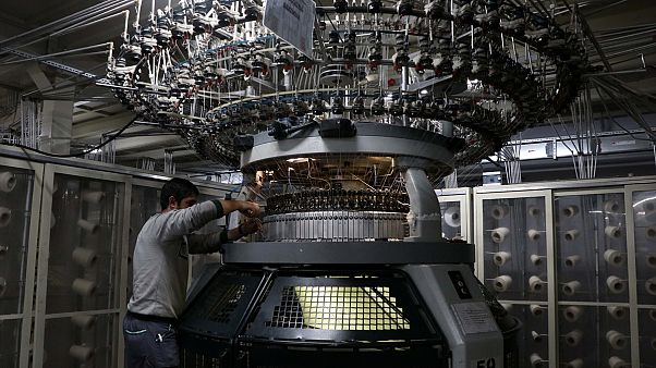 Türkiye: İşsiz ordusu 1 milyon 260 bin kişi arttı, işsizlik yüzde 14,7'ye yükseldi Türkiye: İşsiz ordusu 1 milyon 260 bin kişi arttı, işsizlik yüzde 14,7'ye yükseldi
