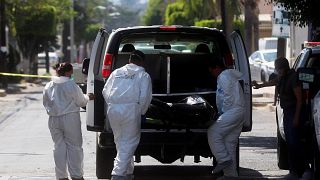 Encuentran decenas de cuerpos en fosas clandestinas en México