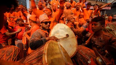 Nepal'de yeni yıl kutlamaları turuncuya büründü