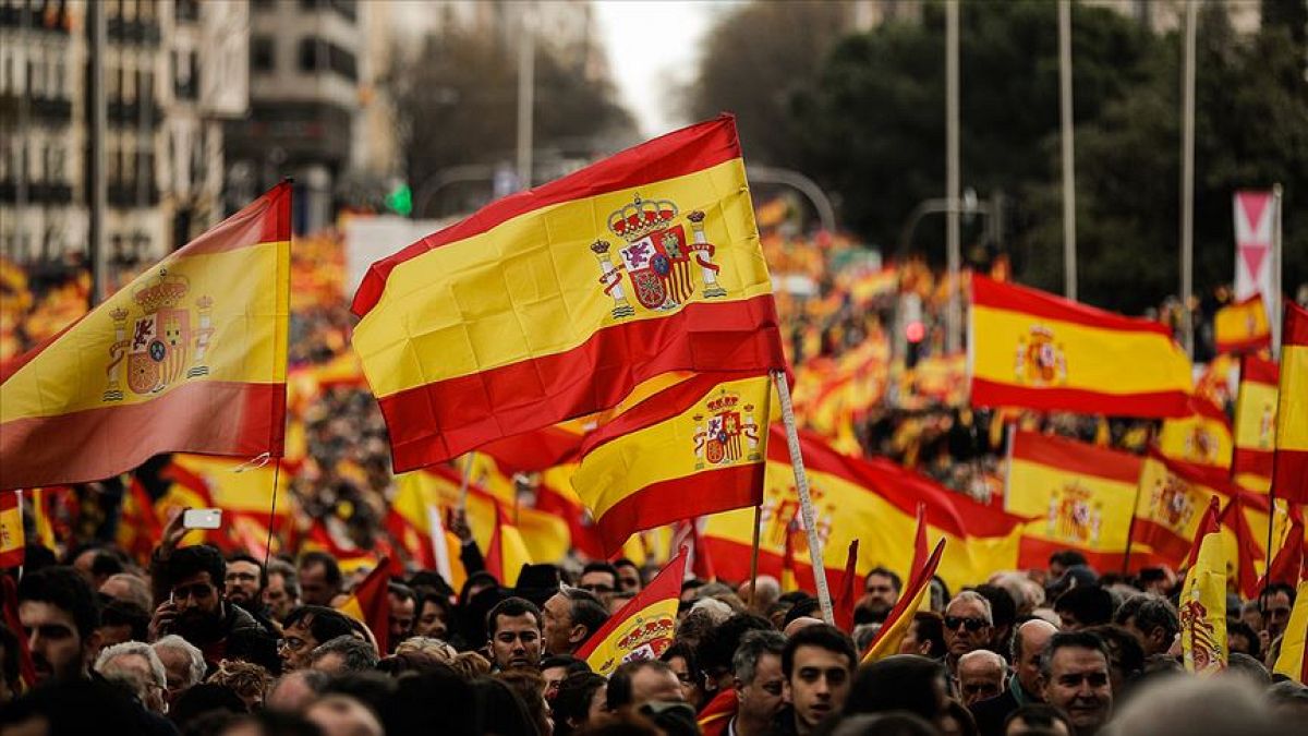 İspanya yükselen aşırı sağın gölgesinde sandığa gidiyor: Gözler kararsız seçmenin tercihinde