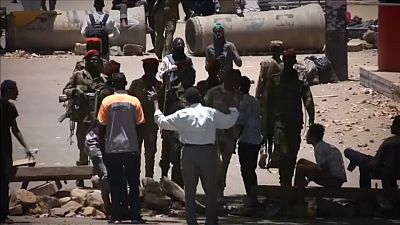 Los manifestantes mantienen la exigencia de un Gobierno civil en Sudán
