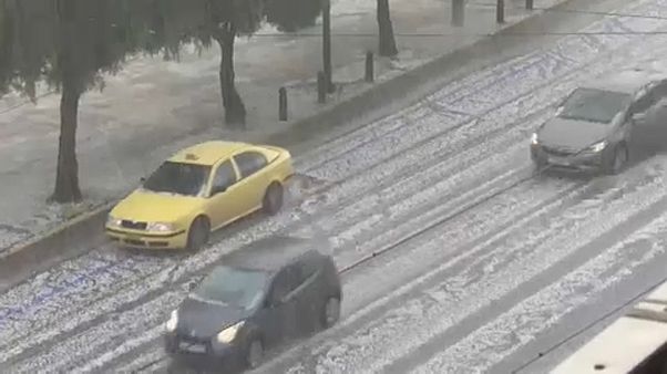 Jégeső zúdult Athénra Jégeső zúdult Athénra