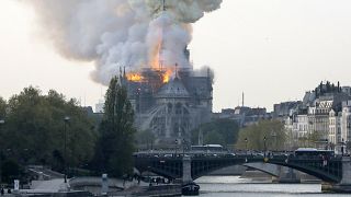 Un incendio devora la catedral de Notre Dame en París