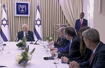 Reuven Rivlin spricht mit Vertretern der Blau-Weiß-Wahlliste