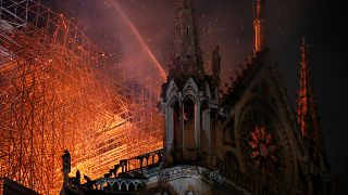Notre-Dame in Flammen: Weltweite Bestürzung