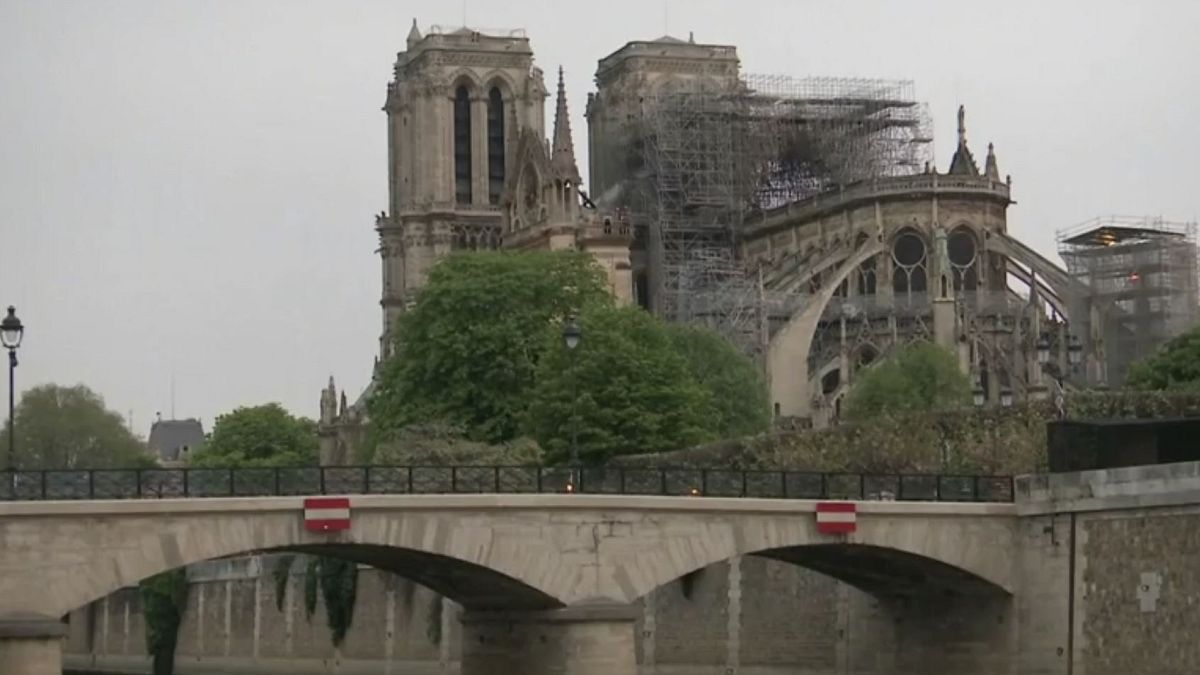 آتش‌سوزی کلیسای نوتردام پاریس مهار شد؛ تردید مقامات دربارۀ مقاومت بنا