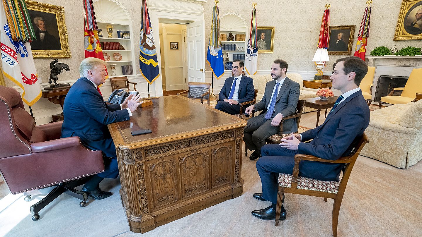 Hazine Ve Maliye Bakani Berat Albayrak Abd Baskani Donald Trump La Gorustu Euronews