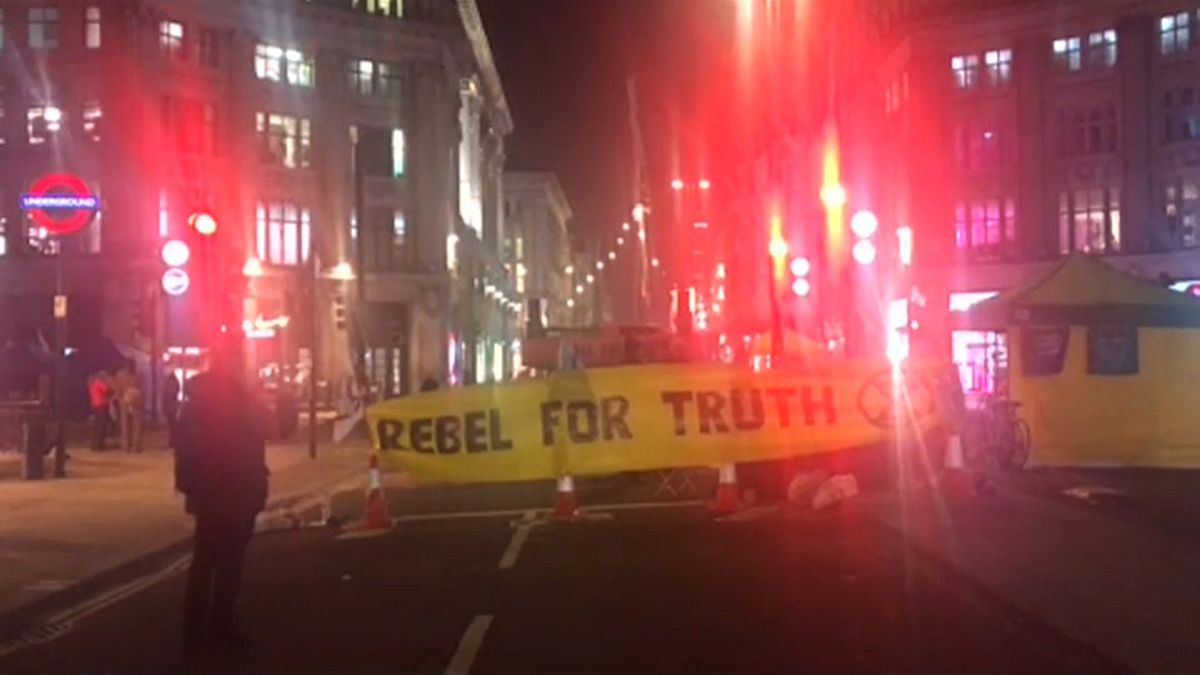 Más de un centenar de detenidos en una protesta ecologista en Londres
