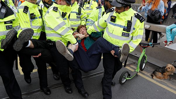 Más de 120 detenidos en Londres por el colapso contra el cambio climático Más de 120 detenidos en Londres por el colapso contra el cambio climático