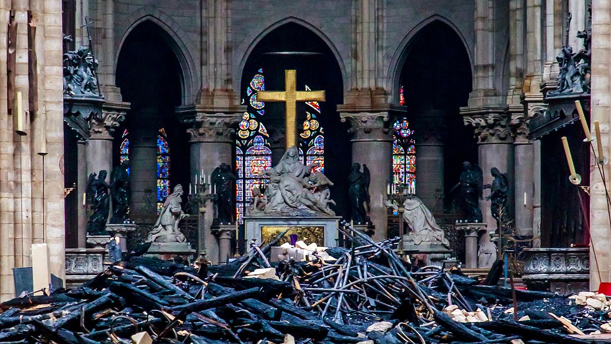 Paris'te yangın: Notre-Dame'daki sanat eserleri ve dini sembollerin akıbeti ne oldu?
