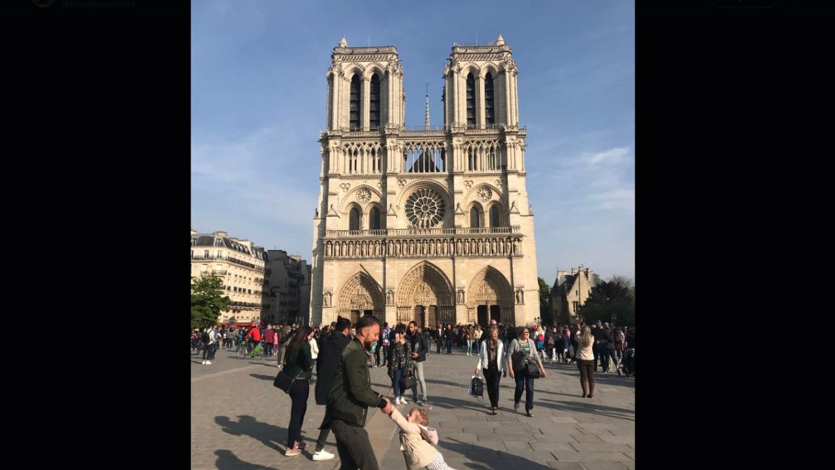 Heartwarming picture taken just before Notre Dame's fire has gone viral | #TheCube