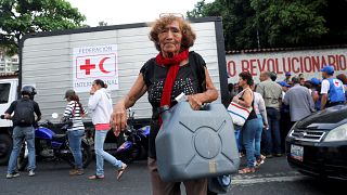 "Глоток свободы": Мадуро пропустил первую помощь от Красного Креста