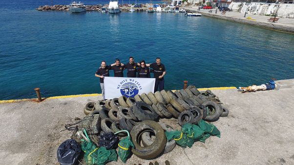 Σαρωνικός: 1,5 τόνο σκουπιδιών έβγαλαν εθελοντές δύτες Σαρωνικός: 1,5 τόνο σκουπιδιών έβγαλαν εθελοντές δύτες