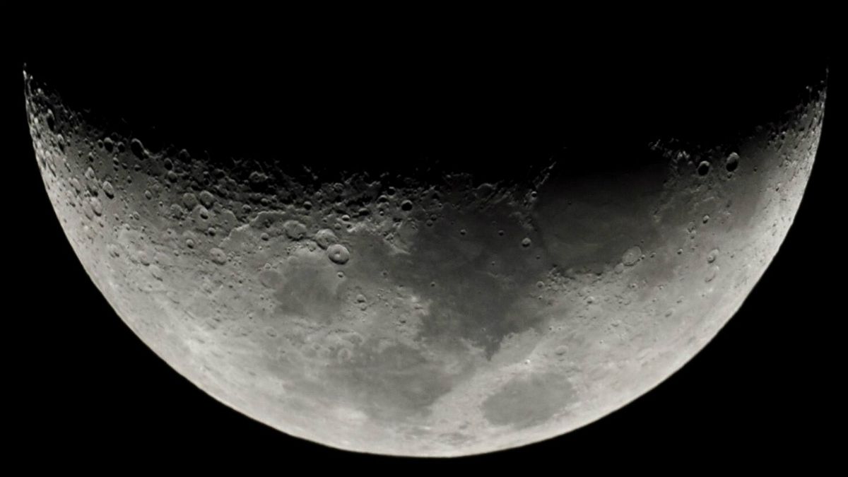 نتیجه یک تحقیق: برخورد شهاب واره‌ها با کره ماه موجب فوران آب می‌شود