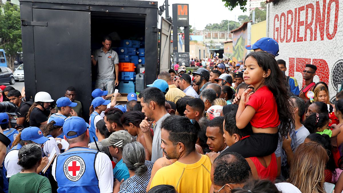 Megérkezett az első nemzetközi segélyszállítmány Venezuelába 