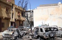 حافلات دمرت جراء قصف وقع خلال الليل في حي أبو سليم بطرابلس يوم الأربعاء.
