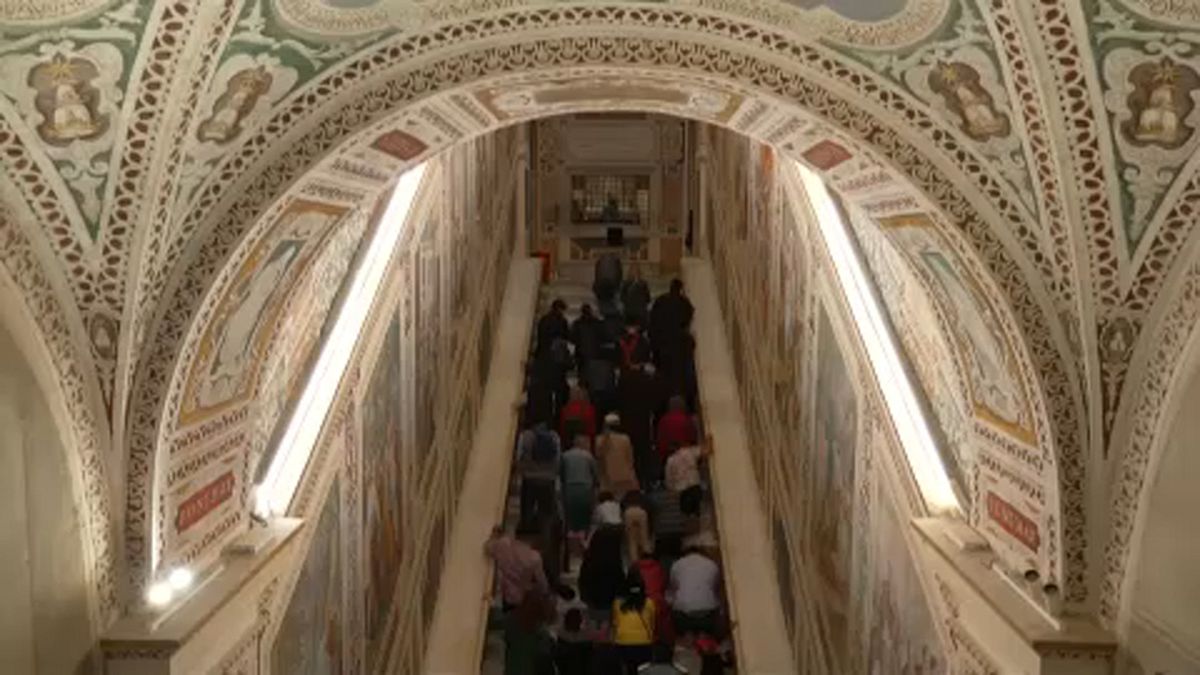 Descubren temporalmente la Escalera Santa de Roma tras su restauración