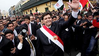 El expresidente peruano Alan García se suicida cuando iba a ser detenido