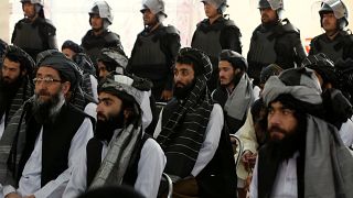 مجموعة سنجناء أفغان من الحزب اللإسلامي في أحد مراكز اللإيواء في كابل
