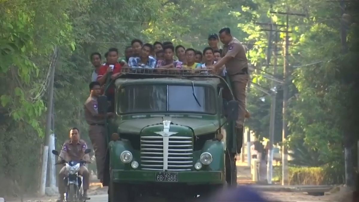عدد من المفرج عنهم في ميانمار بمناسبة أول أيام السنة الجديدة 