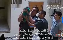 شاهد: هرعا إلى قسم الشرطة لإنقاذ رضيعهما الذي يختنق ... فماذا حدث؟