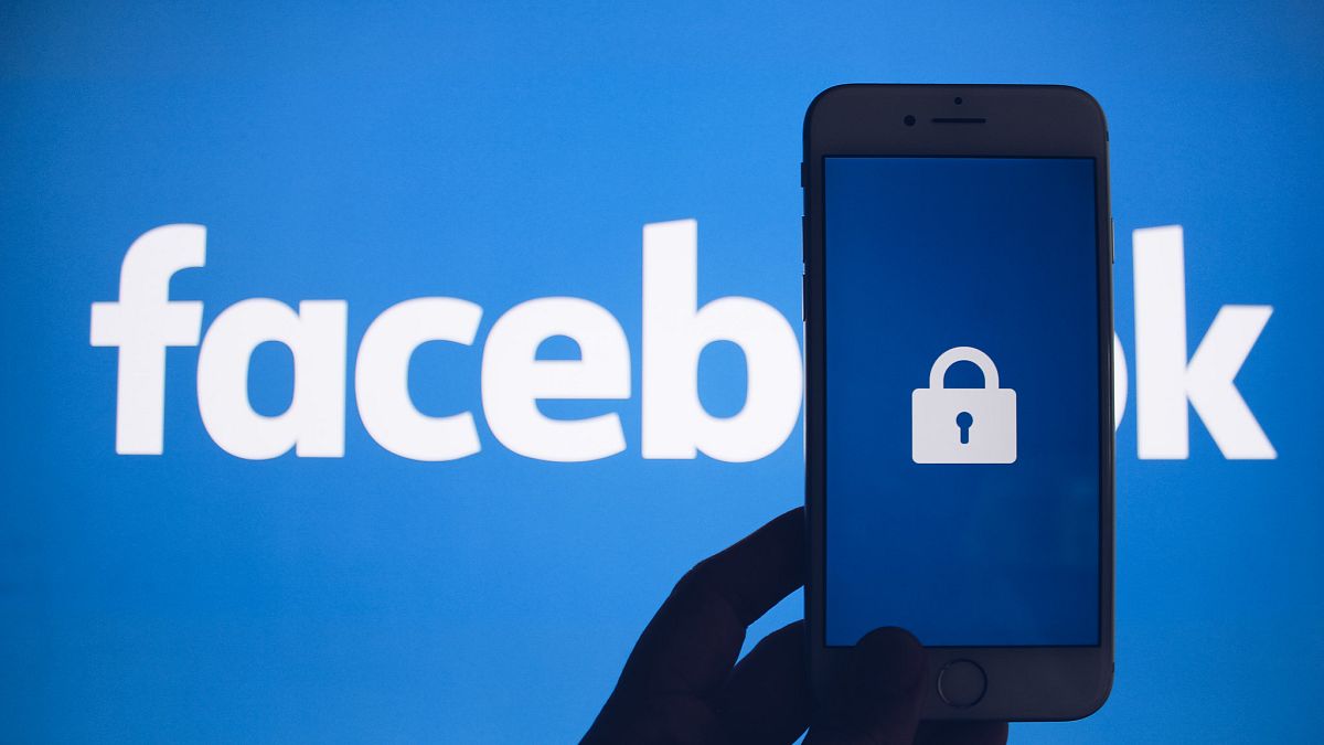 Facebook 1.5 milyon kişinin e-posta irtibatını yanlışlıkla kaydetti