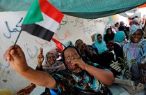 احتجاجات عارمة في السودان لمطالبة المجلس العسكري الانتقالي بتسليم السلطة للمدنيين