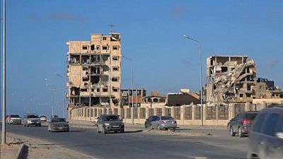 Continúan los bombardeos sobre Trípoli