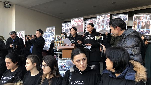 'Çorlu tren katliamı aileleri' Çorlu Adliyesi önünde adalet nöbetinde 'Çorlu tren katliamı aileleri' Çorlu Adliyesi önünde adalet nöbetinde