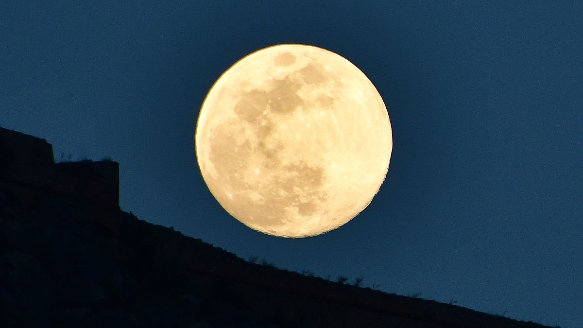 Το φεγγάρι ανατέλλει επάνω από το κάστρο Παλαμήδη στο Ναύπλιο 18/04/2019
