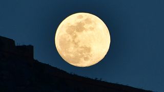Το φεγγάρι ανατέλλει επάνω από το κάστρο Παλαμήδη στο Ναύπλιο 18/04/2019