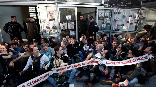 Climate protesters are blocking Ministry of Ecology Climate protesters are blocking Ministry of Ecology