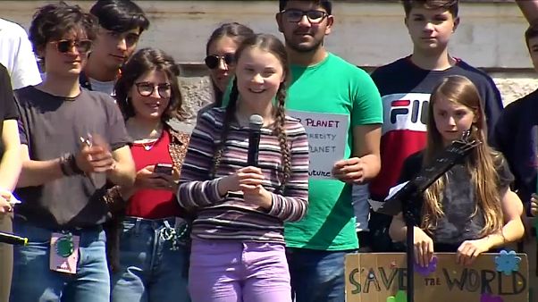 Miles de jóvenes reciben a Greta Thunberg en Roma Miles de jóvenes reciben a Greta Thunberg en Roma
