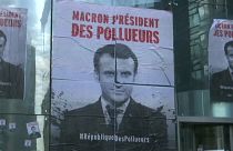 Greenpeace protesta contra o petróleo em Paris