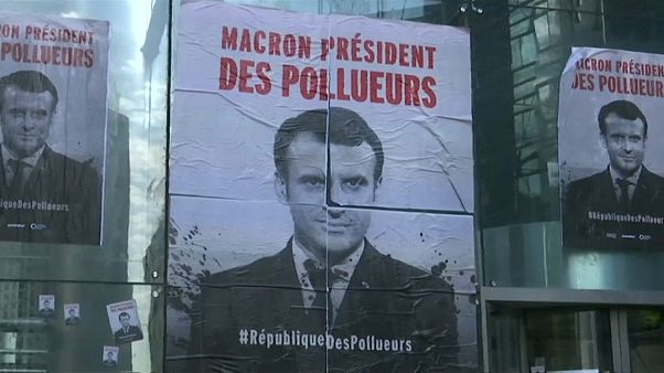 Klimaaktivisten blockieren Unternehmen in La Defense Klimaaktivisten blockieren Unternehmen in La Defense