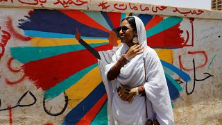 أيقونة الثورة السودانية لـ"يورونيوز": سنوات حكم البشير هي أظلم عقود مرّت على شعبنا