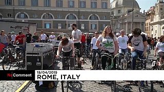 شاهد: الدراجات الهوائية لتوليد الكهرباء أثناء خطاب الناشطة تونبرغ في روما