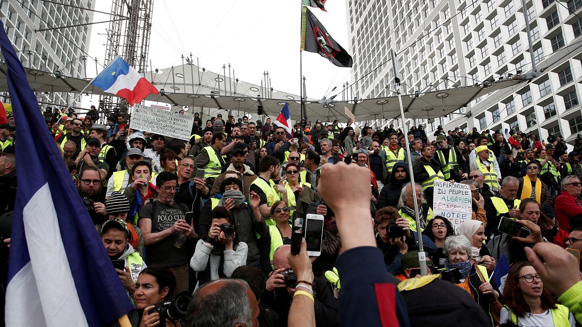 فرنسا تحذر من أعمال شغب أثناء احتجاجات "السترات الصفراء" يوم السبت
